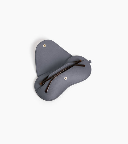 Etui à lunettes charms en cuir grainé