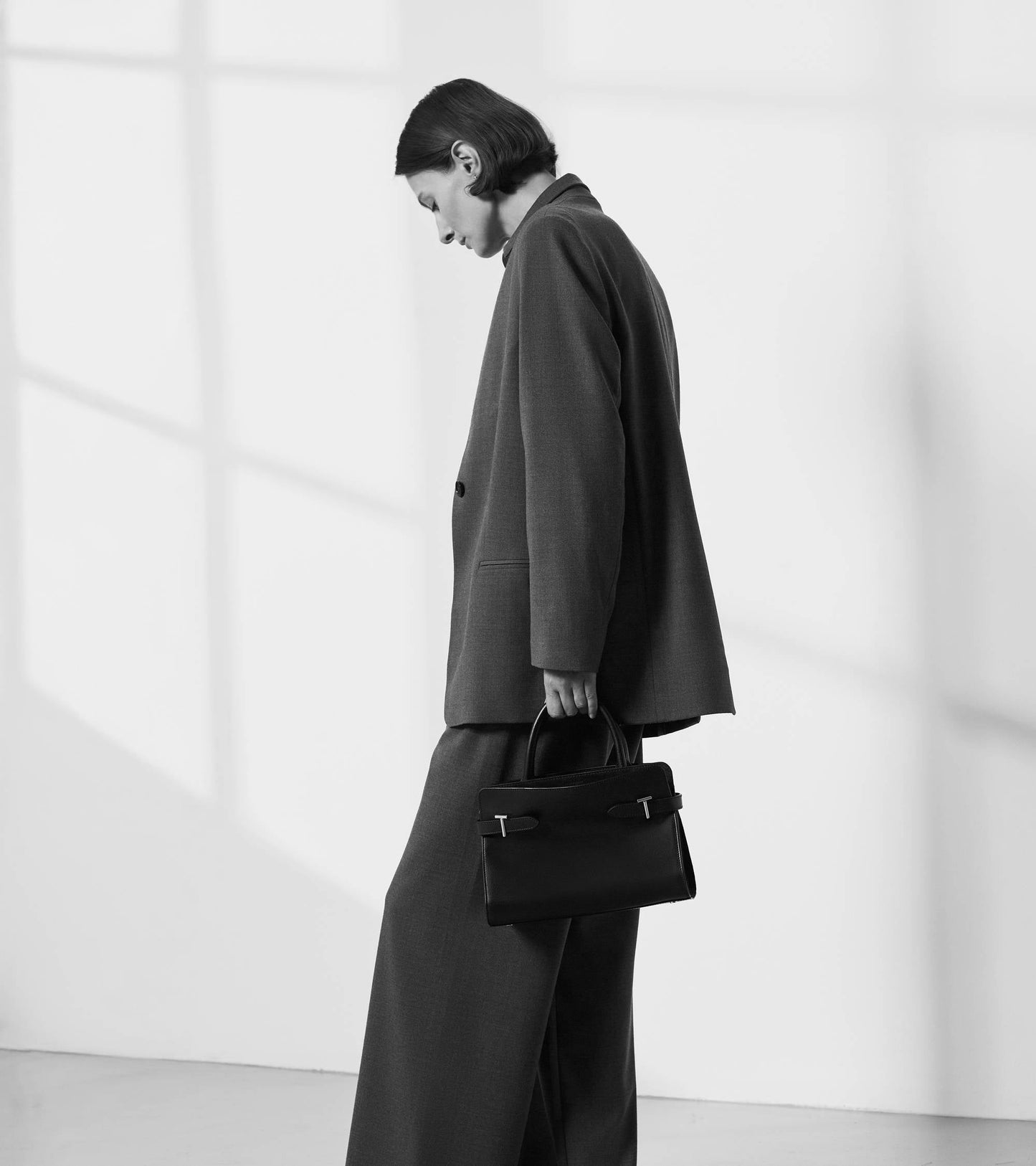 Sac à main moyen modèle Emie en cuir lisse et refente de velours